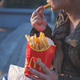 Imagen para el artículo titulado La asombrosa diferencia entre los ingredientes de las patatas de McDonalds de EE.UU. y Reino Unido